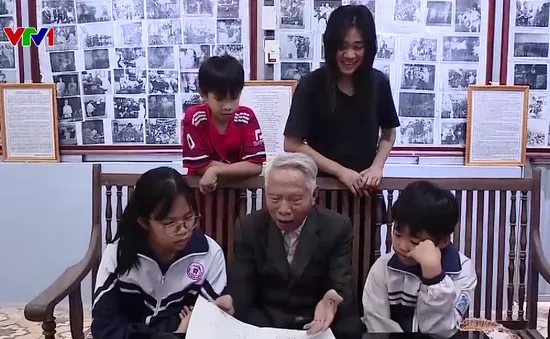 Phòng lưu niệm hình ảnh về Chủ tịch Hồ Chí Minh của cụ ông Trần Văn Cao