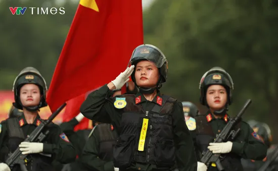 Gần 3.000 chiến sĩ công an "vượt nắng, thắng gió" hợp luyện diễu binh, diễu hành trên thao trường