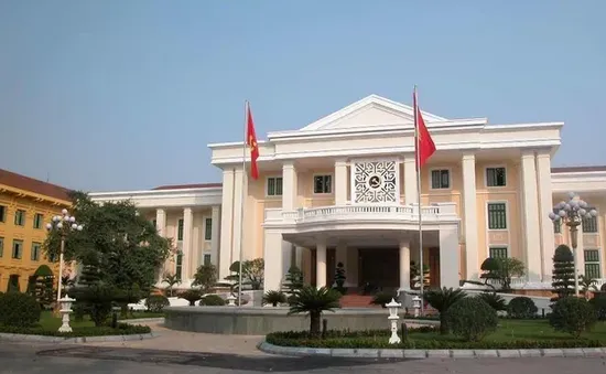 Bộ Chính trị xem xét, thi hành kỷ luật cán bộ