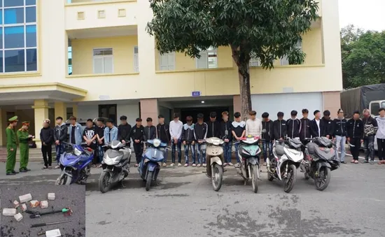 Tạm giữ 21 thanh, thiếu niên mang hung khí đi đánh nhau ở Hà Nam