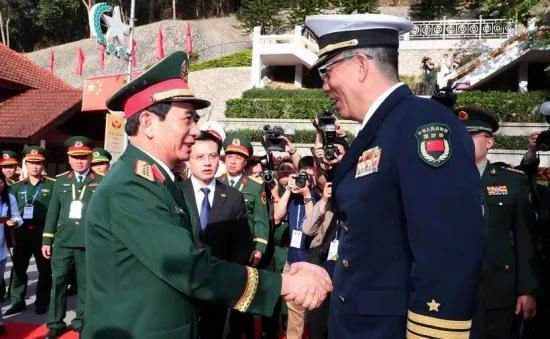 Bộ trưởng Bộ Quốc phòng Việt Nam và Trung Quốc thăm Trường Tiểu học Đồng Đăng
