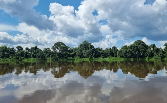 Tàu bốc cháy ở Congo, ít nhất 148 người tử vong