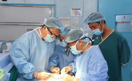 Bé 21 tháng tuổi được ghép gan từ người hiến tạng chết não