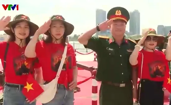 Tinh thần dân tộc thắp lên giữa lòng thành phố mang tên Bác