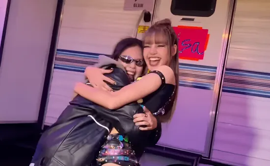 Jennie và Lisa (BLACKPINK) xóa tan tin đồn bất hòa