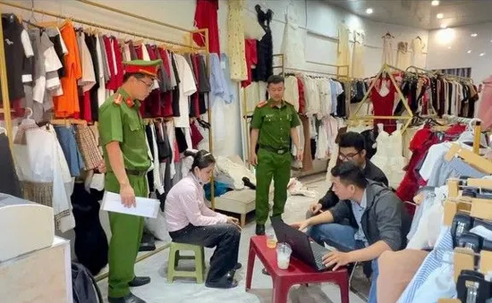 Chủ shop quần áo điều hành đường dây môi giới mại dâm
