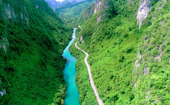 Quảng Bình - Viên kim cương xanh giữa lòng miền Trung