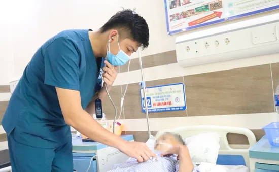 Đau dữ dội quanh rốn, vào viện phát hiện thủng tạng rỗng