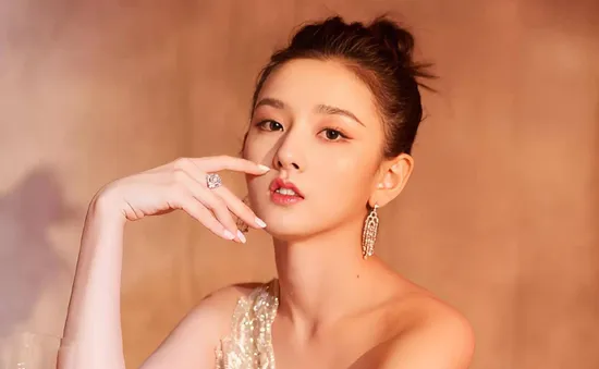 Tống Tổ Nhi ghi điểm sau khi thoát lệnh cấm