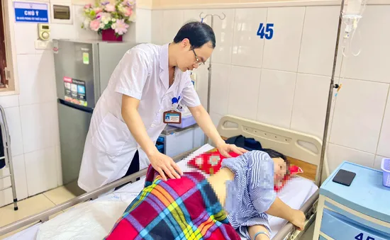 Phát hiện u tủy sau khi liệt hai chân