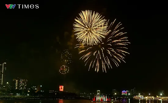TP Hồ Chí Minh: Mãn nhãn với màn pháo hoa tầm cao đêm 26/4