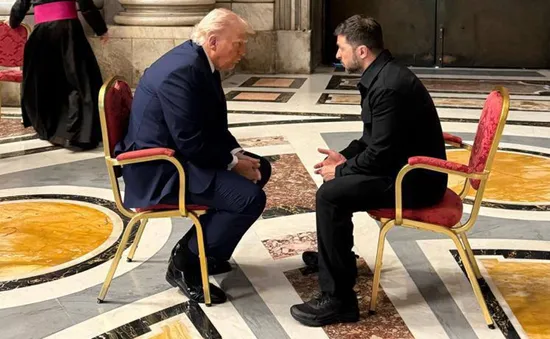 Cuộc gặp chớp nhoáng giữa ông Trump và ông Zelensky bên lề tang lễ Giáo hoàng Francis