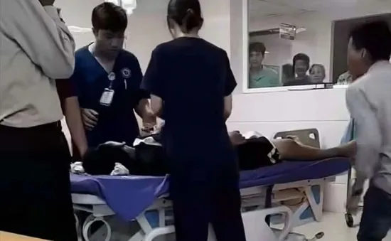 Triệu tập người hành hung điều dưỡng khi đang cấp cứu