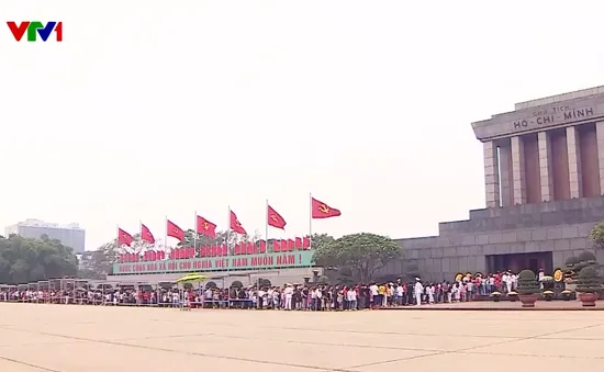 Hà Nội rộn ràng trong ngày kỷ niệm đất nước thống nhất
