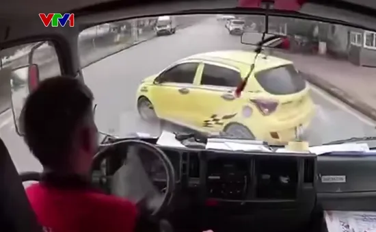 Quay đầu xe gây mất an toàn giao thông