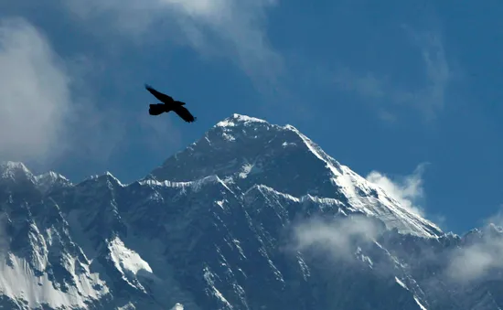 Nepal siết chặt điều kiện cấp phép leo núi Everest