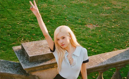 Rosé (BLACKPINK) bị chỉ trích thích bản sắc phương Tây