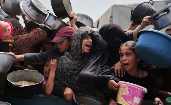 Tàu chở hàng viện trợ tới Gaza bị tấn công