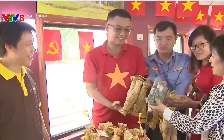 Độc đáo chuyến tàu du lịch "Về miền đất Võ"