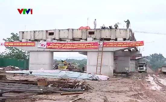 Đẩy nhanh tiến độ thi công cầu Phong Châu