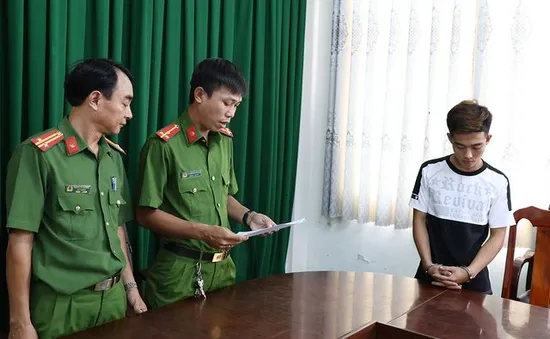 Nhóm thanh thiếu niên cầm dao truy sát sau va chạm giao thông, 1 người tử vong