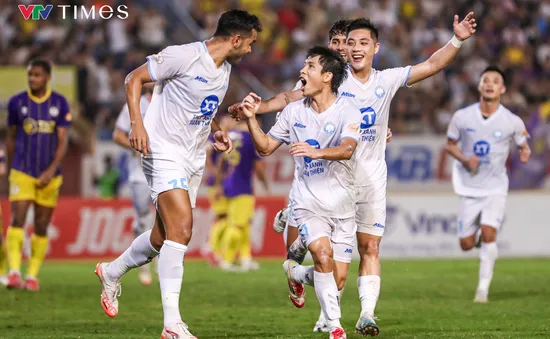 V.League 2024/25: Nam Định "hủy diệt" Hà Nội ngay trên sân nhà đối thủ