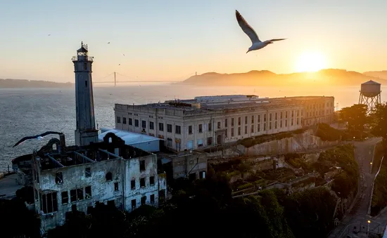 Ông Trump ra lệnh mở lại 'nhà tù khét tiếng' Alcatraz để giam giữ tội phạm nguy hiểm