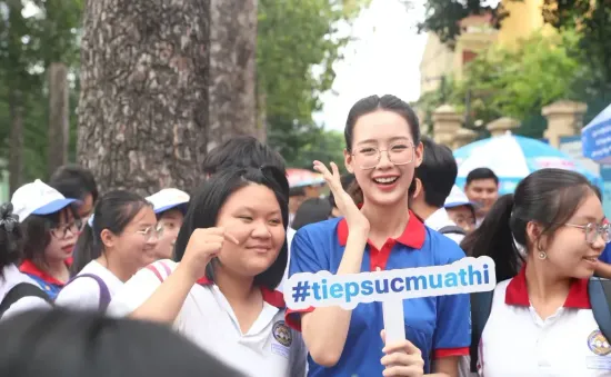 Đưa AI vào tiếp sức mùa thi