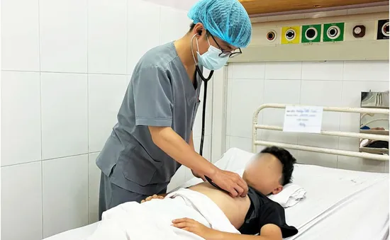 Bé trai 13 tuổi thoát nguy kịch vì viêm màng não mô cầu
