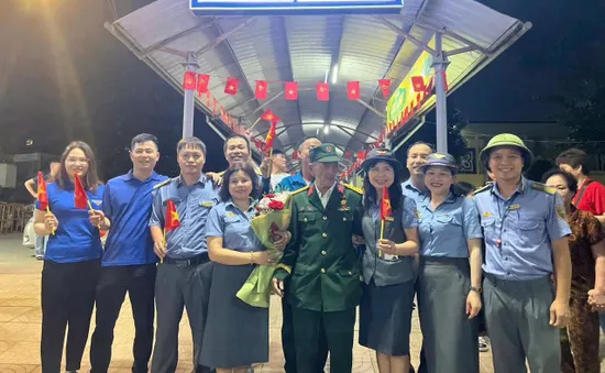 Cựu chiến binh lái xe máy từ Nghệ An vào TP Hồ Chí Minh xem diễu binh trở về với gia đình