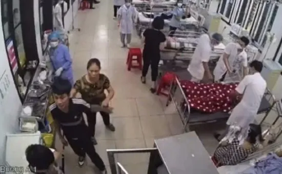 Nhân viên y tế Bệnh viện Đa khoa Nam Định bị hành hung