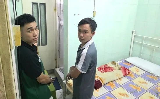 Bắt 2 thanh niên khống chế chủ nhà nghỉ, cướp 16 cây vàng