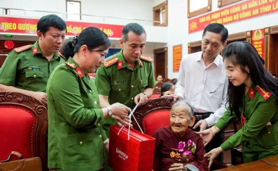 Thu nhận mẫu ADN cho thân nhân liệt sĩ chưa xác định được danh tính tại Đắk Lắk