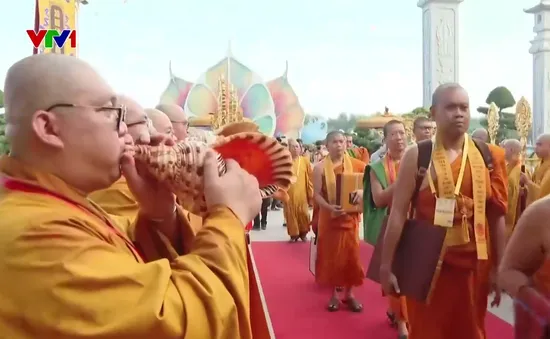 Bếp cơm chay đỏ lửa suốt 7 ngày Đại lễ Phật đản