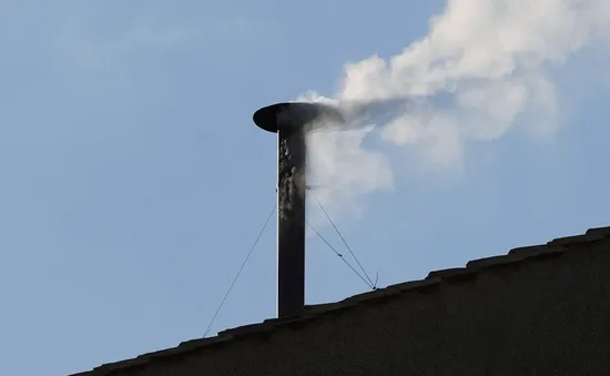 Làn khói trắng thiêng liêng xuất hiện, Giáo hoàng mới đã được chọn