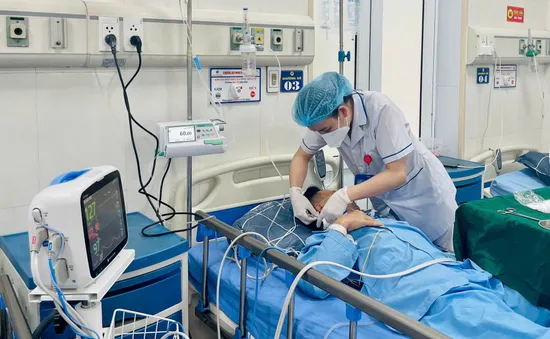 Cứu sống bệnh nhân 38 tuổi bị hen phế quản ác tính nguy kịch