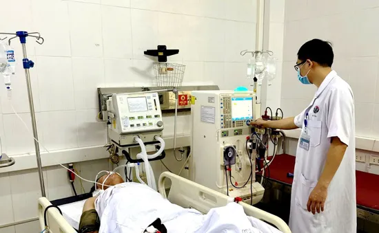 Người đàn ông nguy kịch sau khi uống rượu