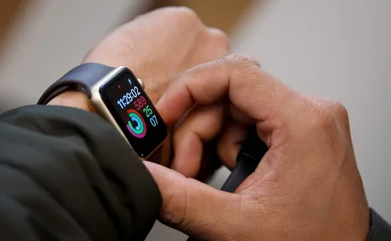 Apple Watch có làm hao pin iPhone?