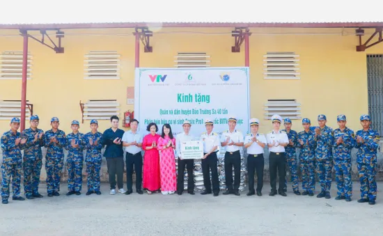 Góp sức cho màu xanh biển đảo: Vùng 4 Hải quân nhận ủng hộ từ Quỹ Tấm lòng Việt và các nhà tài trợ