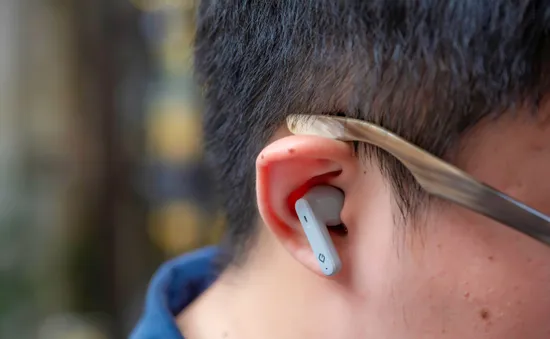 Tai nghe "Gạch" trang bị công nghệ xuyên âm, khử tiếng ồn chủ động, Bluetooth 5.3