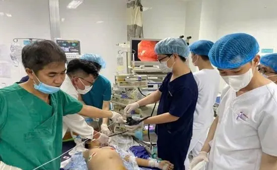 Cứu sống bé trai 12 tuổi bị xuất huyết tiêu hóa nguy kịch nhờ phối hợp liên viện