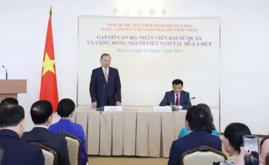 Tổng Bí thư Tô Lâm gặp gỡ cán bộ Đại sứ quán và đại diện cộng đồng người Việt Nam tại Belarus