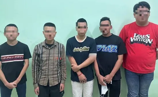 Hàng chục thanh thiếu niên tụ tập đánh nhau, gây náo loạn phố ở Bình Dương