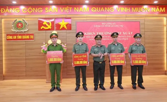Bắt giữ 4 người cùng 358 kg thuốc nổ, 1 khẩu súng hơi và hàng trăm viên đạn