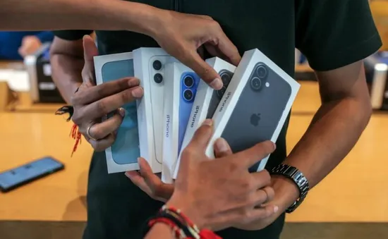 Apple cân nhắc tăng giá iPhone