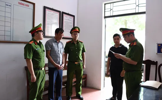 Bắt khẩn cấp Chủ tịch UBND xã Thạch Khoán (Phú Thọ)