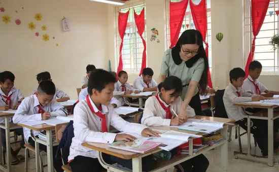 Bộ Nội vụ yêu cầu rà soát, điều chuyển giáo viên từ nơi thừa sang nơi thiếu