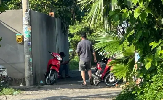 Phong toả hiện trường điều tra vụ nghi sát hại người khác rồi vào nhà trọ khoá trái cửa tự tử
