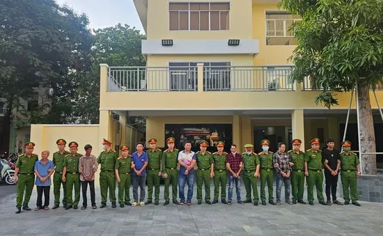 Khởi tố thêm 32 người và 2 cán bộ hải quan trong đường dây buôn lậu hàng triệu lít dầu