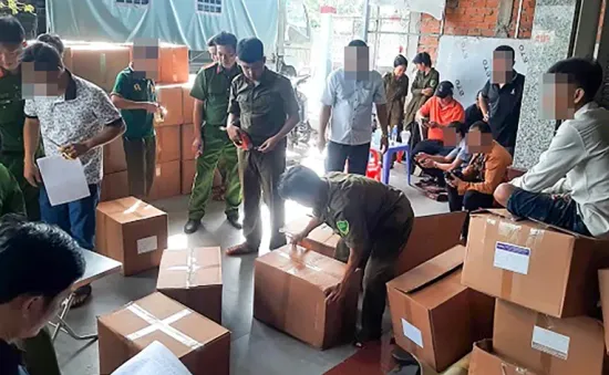 Phát hiện gần 8 tấn sữa, thực phẩm chức năng không rõ nguồn gốc, không hóa đơn chứng từ